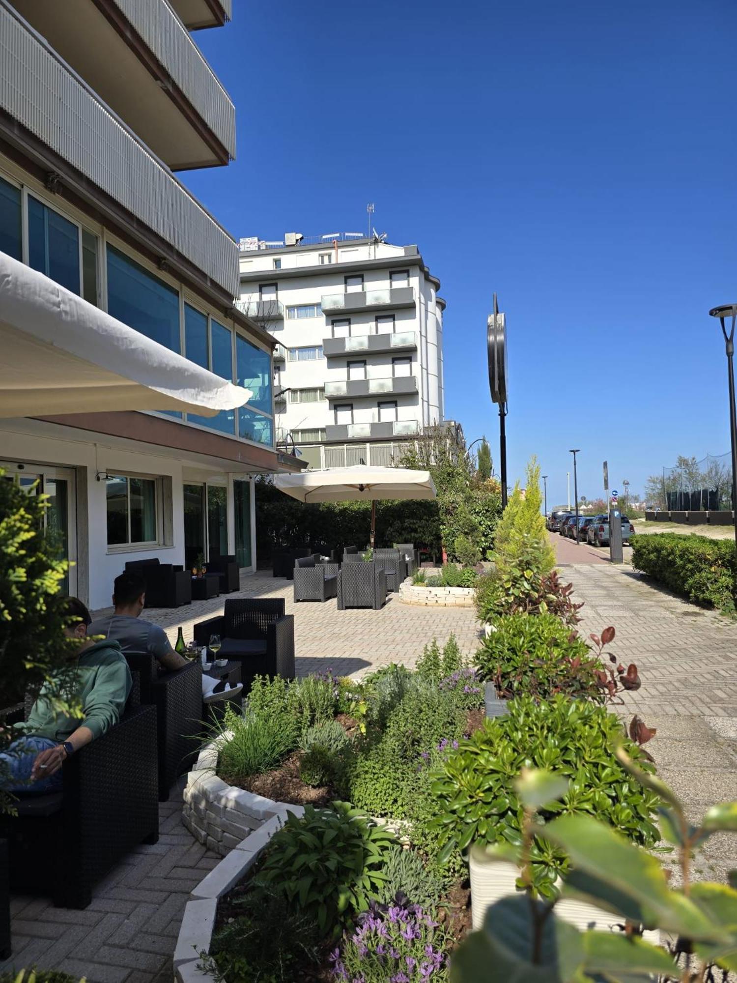 Hotel Helios Beach 米兰马瑞提那 外观 照片