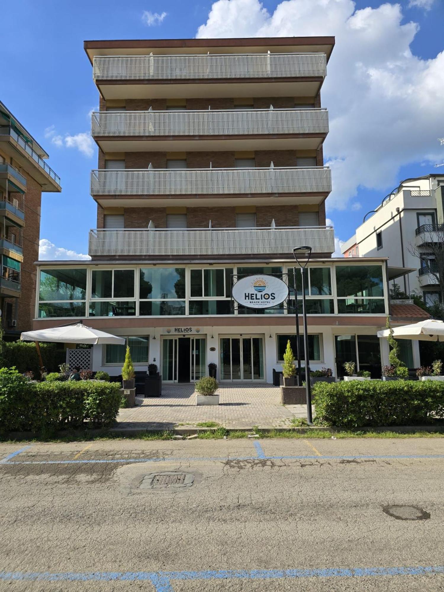 Hotel Helios Beach 米兰马瑞提那 外观 照片