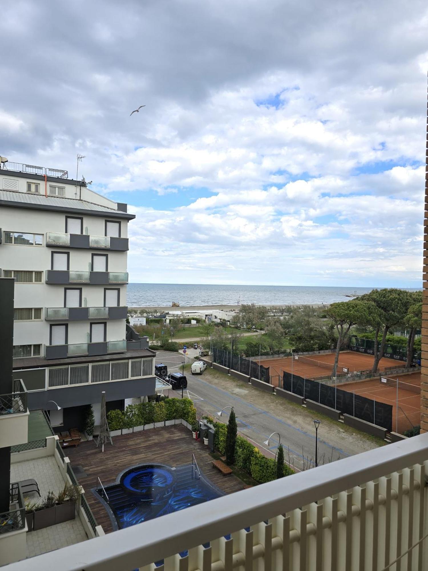 Hotel Helios Beach 米兰马瑞提那 外观 照片